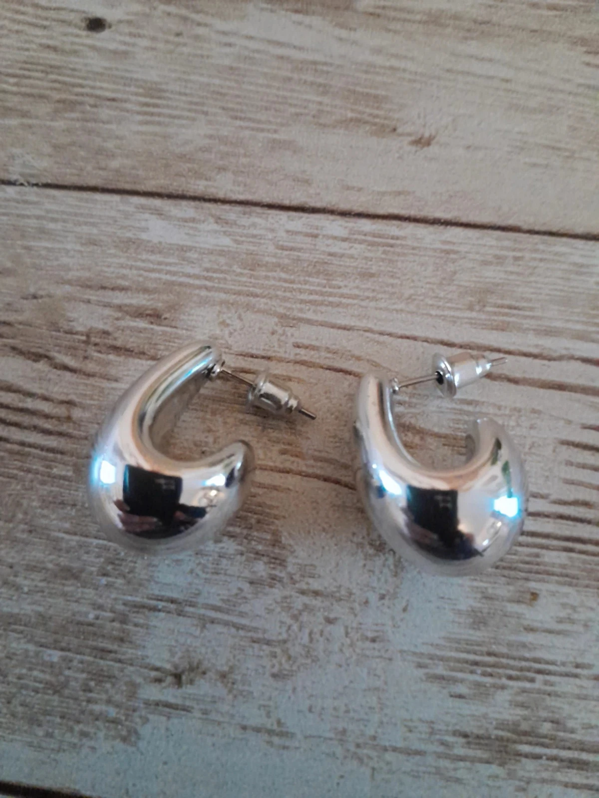 Zilverkleurige druppelvormige oorbellen – photo 2
